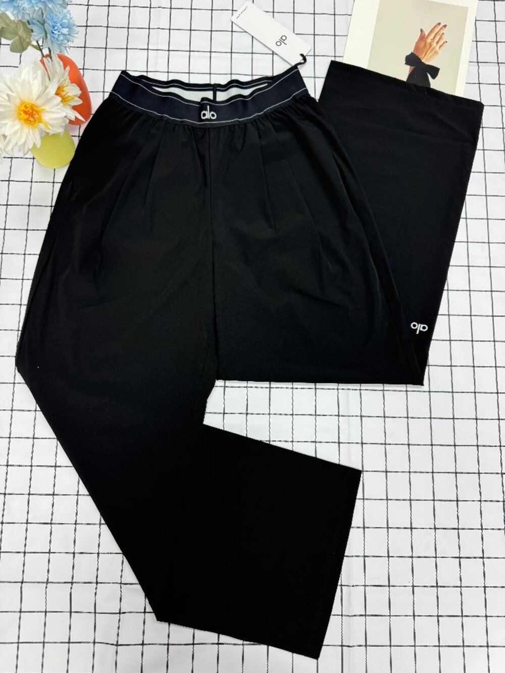 NWT 😘 Alo Yoga Black Wide Leg  Suit Up Trousers 30” Inseam Travel Workwear ✨ - Picture 2 of 9